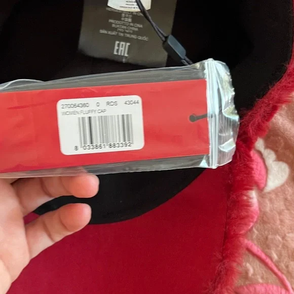 Ferrari Hat - Picture 3 of 8